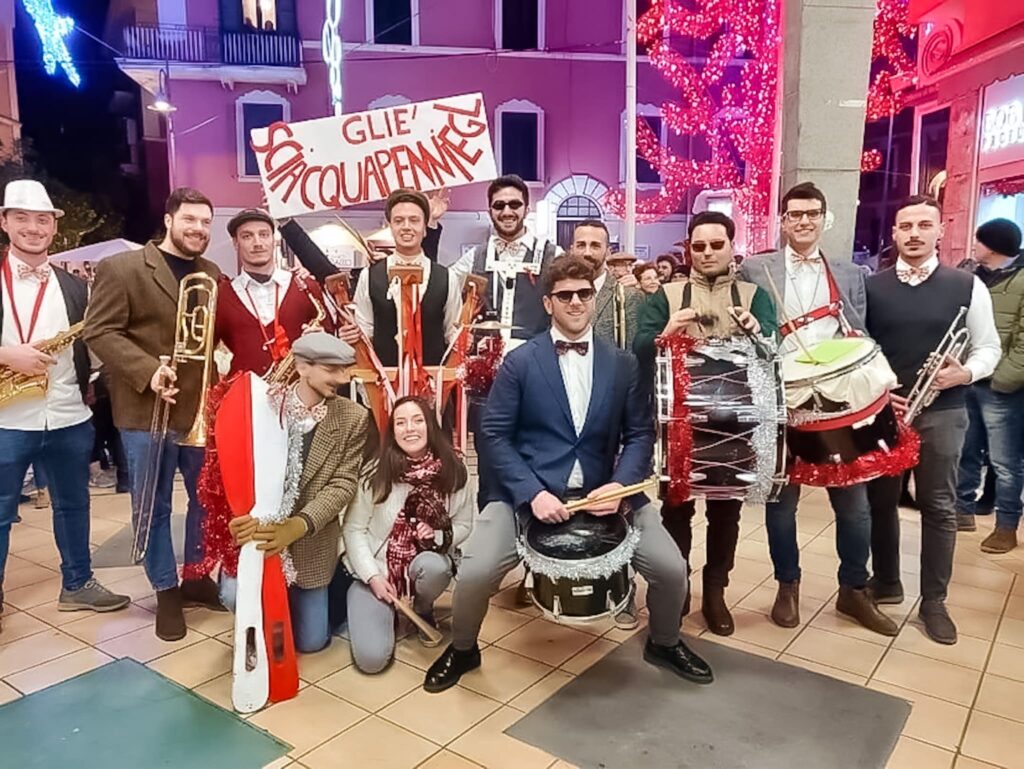 Lo sciuscio gaetano. Folklore nel borgo di Gaeta per la notte di San Silvestro.