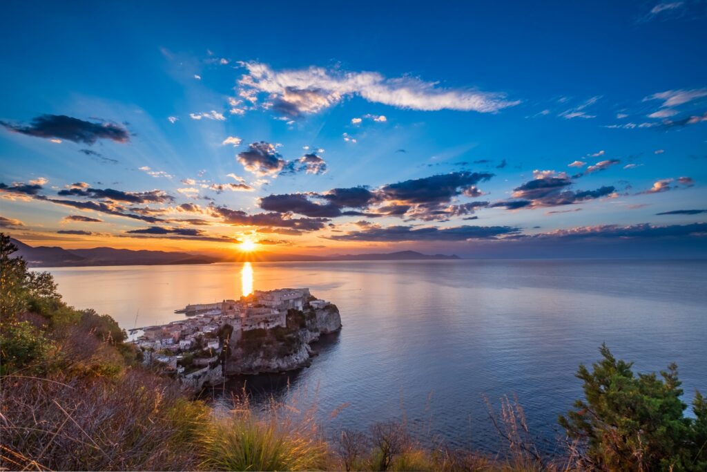 Gaetavventura. Ecco chi sono le travel blogger che parteciperanno al primo blog tour di Gaeta Alba sulla città di Gaeta. Foto di copertina di Alfredo Reale.