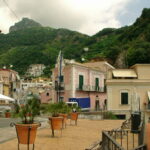 Cetara, famosa per la colatura di alici, è il borgo più autentico della costiera amalfitana.
