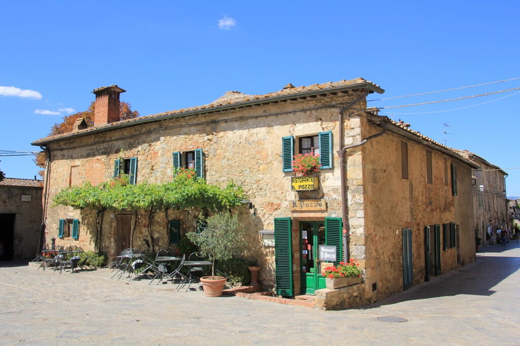 Per coinvolgere i bambini nella visita a Monteriggioni si possono raccontare loro le leggende del posto, fatte di fantasmi e cavalieri.