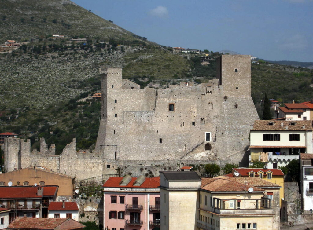Passeggiata a Itri, meraviglioso borgo medievale del basso lazio.