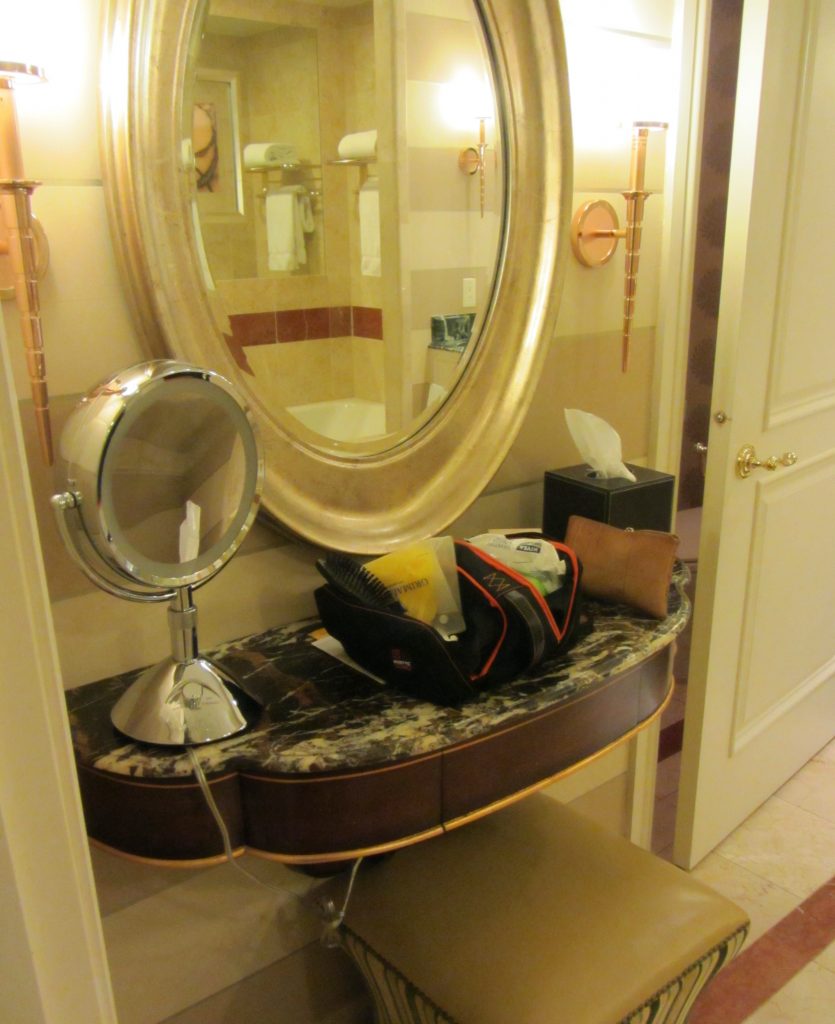 L'angolo per il trucco dedicato alle signore è una vera chicca delle suite dell'Hotel Venetian.