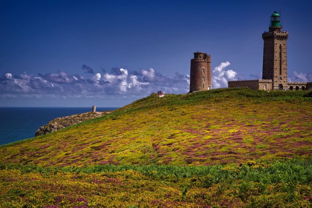 Cap Frehel è un promontorio della bRetagna di rara bellezza, dove passeggiare alla scoperta di paesaggi di straordinaria bellezza.