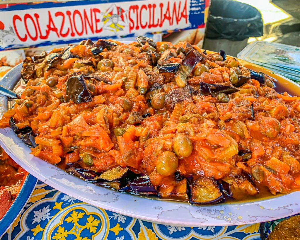 Street food siciliano. Viaggio nel mercato di Ballarò a Palermo Street food siciliano. Viaggio nel mercato di Ballarò a Palermo