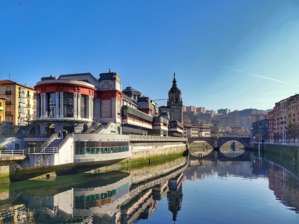 Bilbao, dove il gusto estetico incontra quello culinario Bilbao, cosa vedere e cosa mangiare nella capitale dei Paesi Baschi