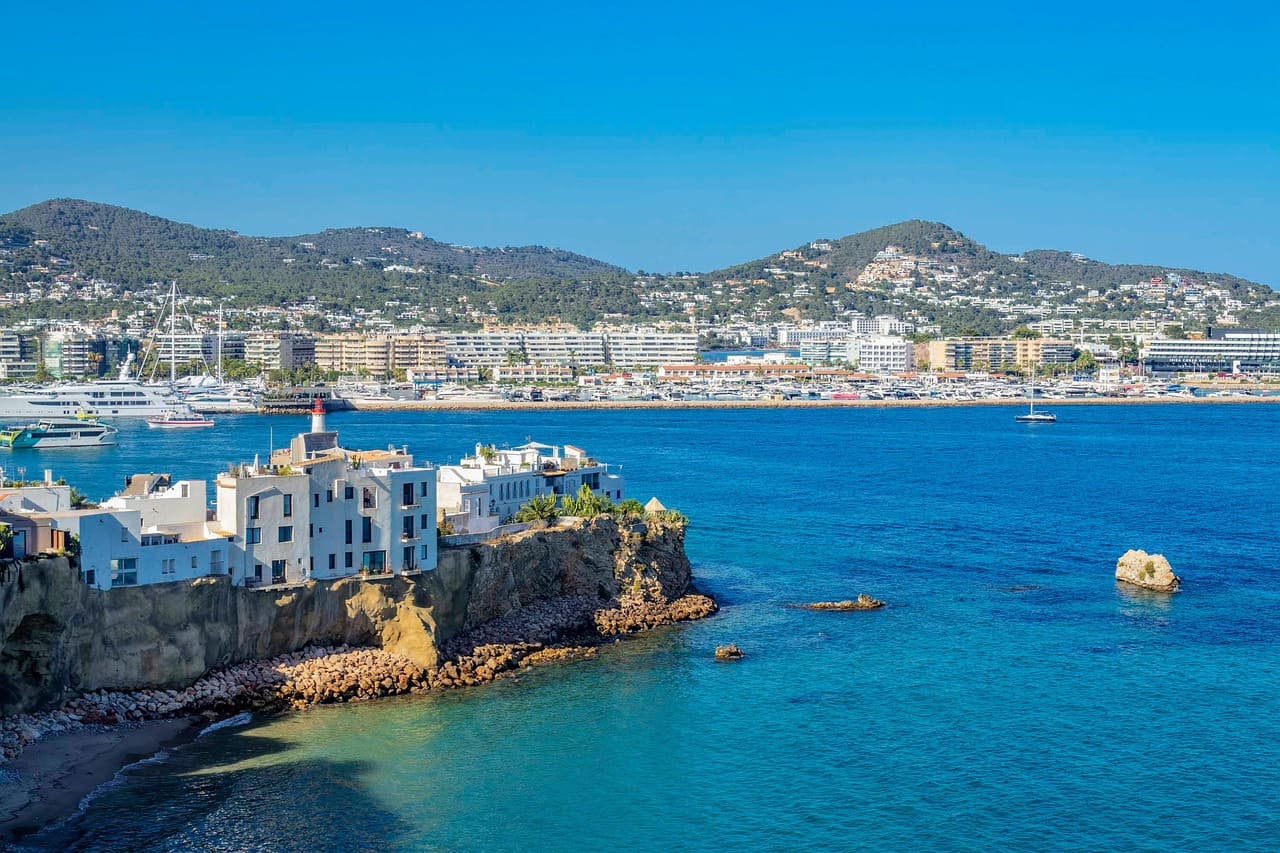 Come muoversi a Ibiza e Formentera: mezzi di trasporto e soluzioni pratiche