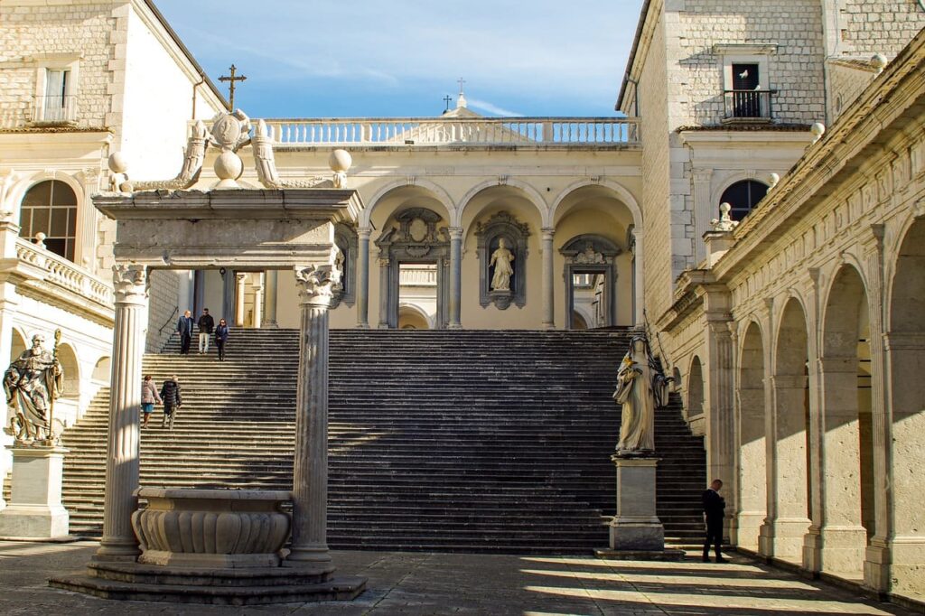Turismo religioso in Italia, l'Abbazia di Montecassino Turismo religioso in Italia, l'Abbazia di Montecassino
