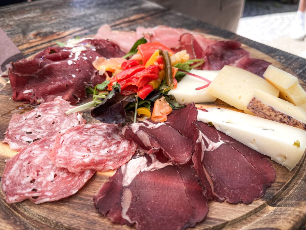 Dove mangiare sul Lago di Ledro. Sapori autentici al Rifugio Il Faggio Dove mangiare sul Lago di Ledro. Sapori autentici al Rifugio Il Faggio