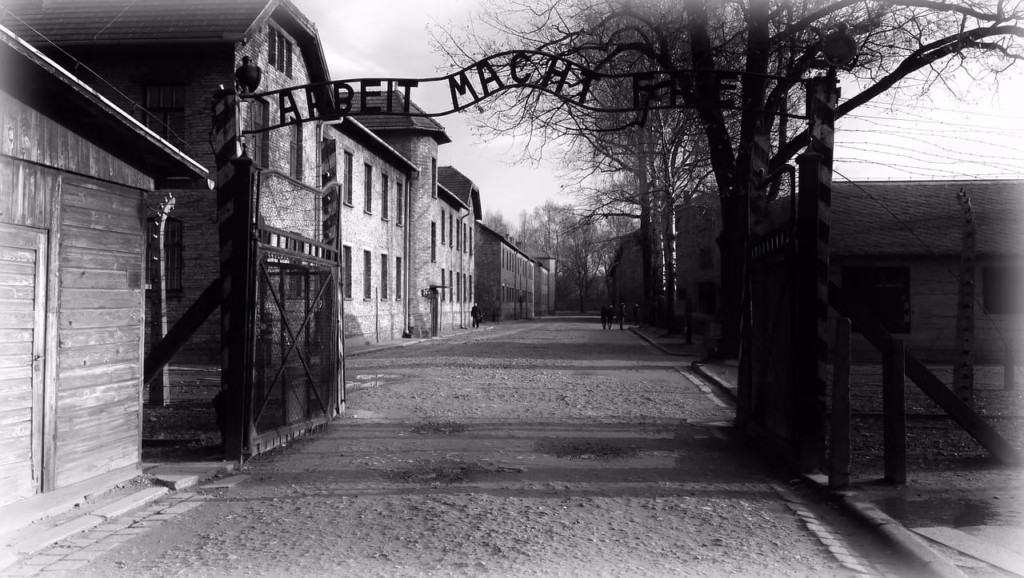 Dark Tourism o turismo nero, che cos'è e perchè attira sempre più persone Dark Tourism o turismo nero, che cos'è e perchè attira sempre più persone