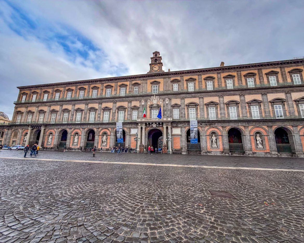 Palazzo Reale di Napoli. Percorso di visita completo tra storia, sale monumentali e vita di corte