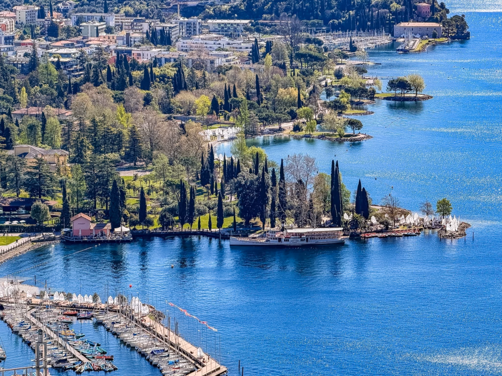 Ascensore panoramico di Riva del Garda: guida completa Ascensore panoramico di Riva del Garda: guida completa