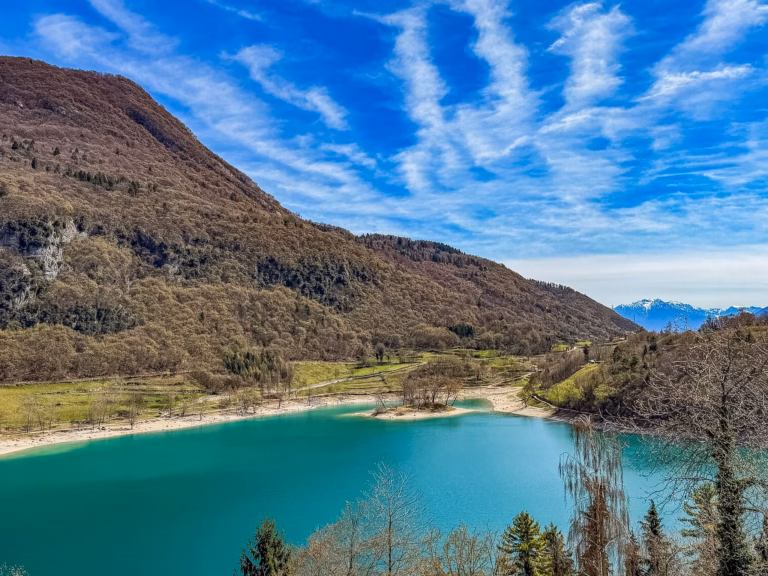 Il Lago di Tenno sul Garda Trentino. Guida completa tra natura, trekking e acque turchesi