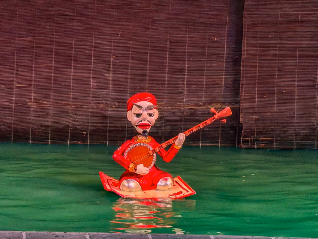 Lo spettacolo delle Marionette sull'acqua di Hanoi Lo spettacolo delle Marionette sull'acqua di Hanoi
