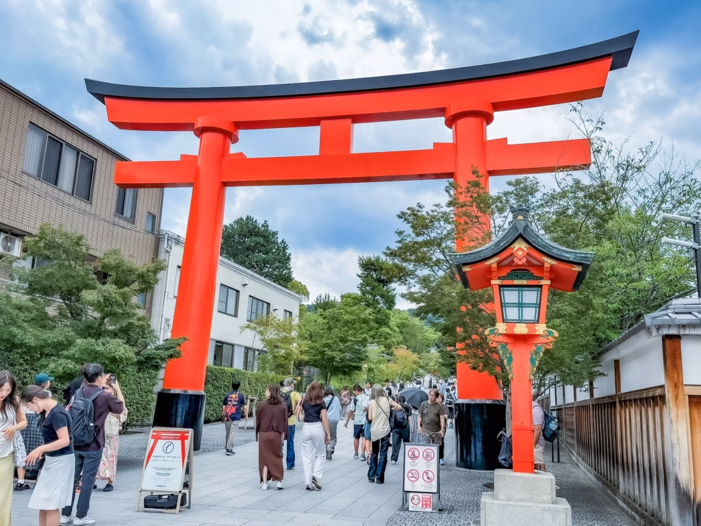 Fushimi Inari Taisha di Kyoto. Guida completa al tempio dei mille torii Fushimi Inari Taisha di Kyoto. Guida completa al tempio dei mille torii