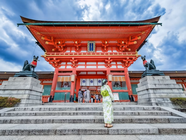 Fushimi Inari Taisha di Kyoto. Guida completa al tempio dei mille torii Fushimi Inari Taisha di Kyoto. Guida completa al tempio dei mille torii