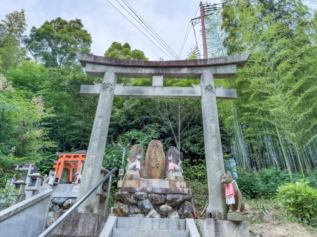 Fushimi Inari Taisha di Kyoto. Guida completa al tempio dei mille torii Fushimi Inari Taisha di Kyoto. Guida completa al tempio dei mille torii