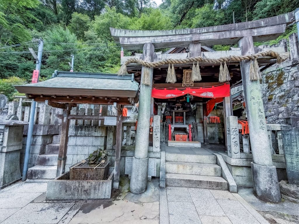 Fushimi Inari Taisha di Kyoto. Guida completa al tempio dei mille torii Fushimi Inari Taisha di Kyoto. Guida completa al tempio dei mille torii