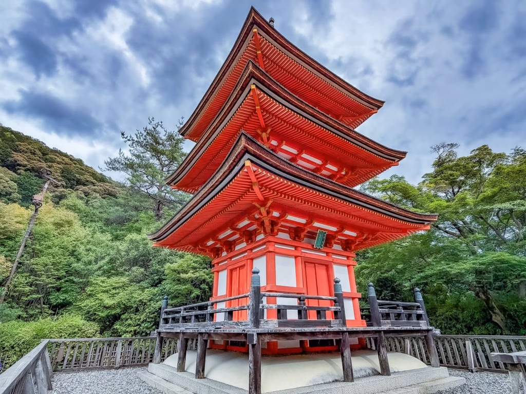 Il Tempio Kiyomizu-dera di Kyoto. Guida alla visita completa Il Tempio Kiyomizu-dera di Kyoto. Guida alla visita completa