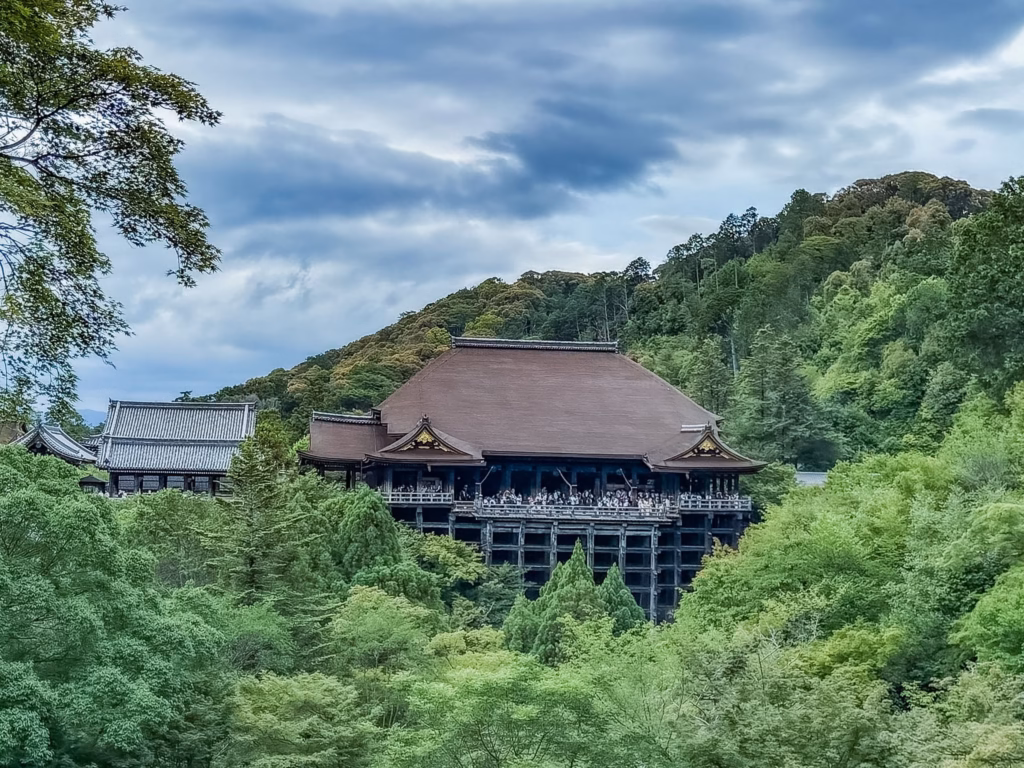 Il Tempio Kiyomizu-dera di Kyoto. Guida alla visita completa Il Tempio Kiyomizu-dera di Kyoto. Guida alla visita completa