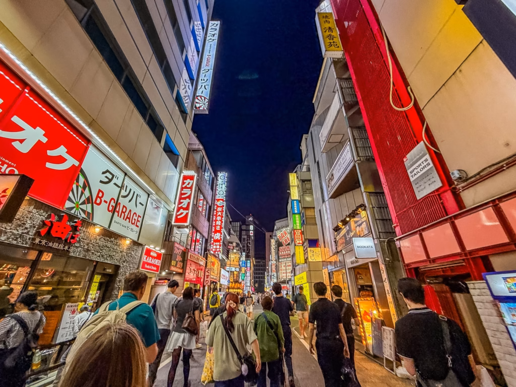Shinjuku a Tokyo, cosa vedere e cosa fare nel quartiere più vivace della capitale giapponese Shinjuku a Tokyo, cosa vedere e cosa fare nel quartiere più vivace della capitale giapponese