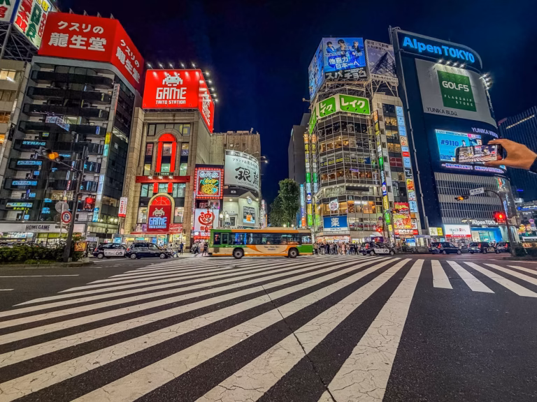 Shinjuku a Tokyo, cosa vedere e cosa fare nel quartiere più vivace della capitale giapponese Shinjuku a Tokyo, cosa vedere e cosa fare nel quartiere più vivace della capitale giapponese