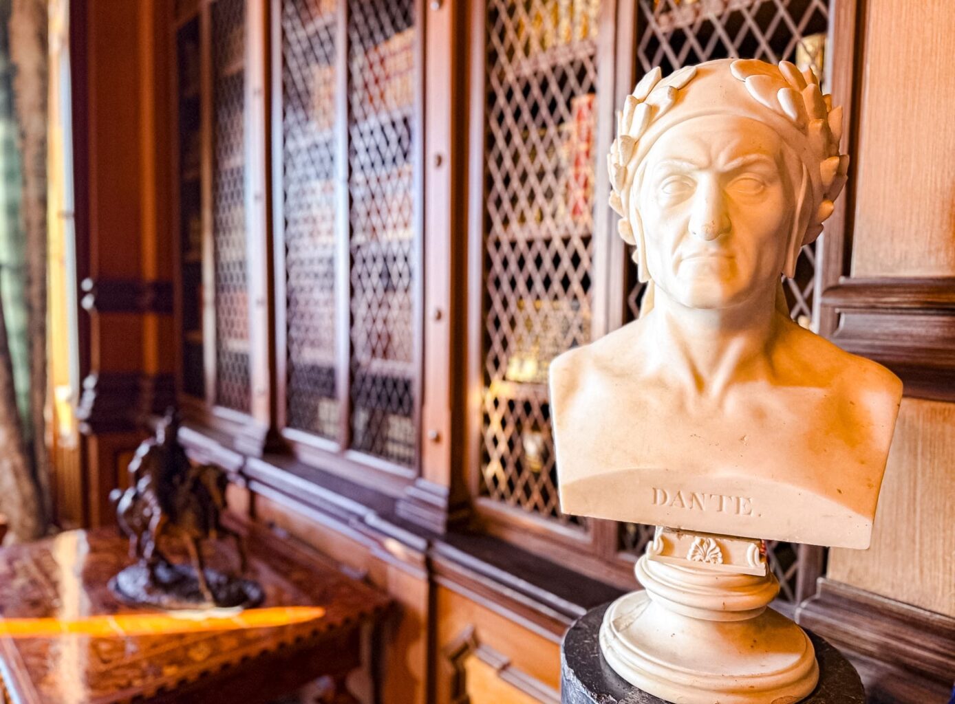 Castello di Miramare a Trieste. Percorso, giardini, stanze, biglietti e come arrivare Castello di Miramare a Trieste. Percorso, giardini, stanze, biglietti e come arrivare