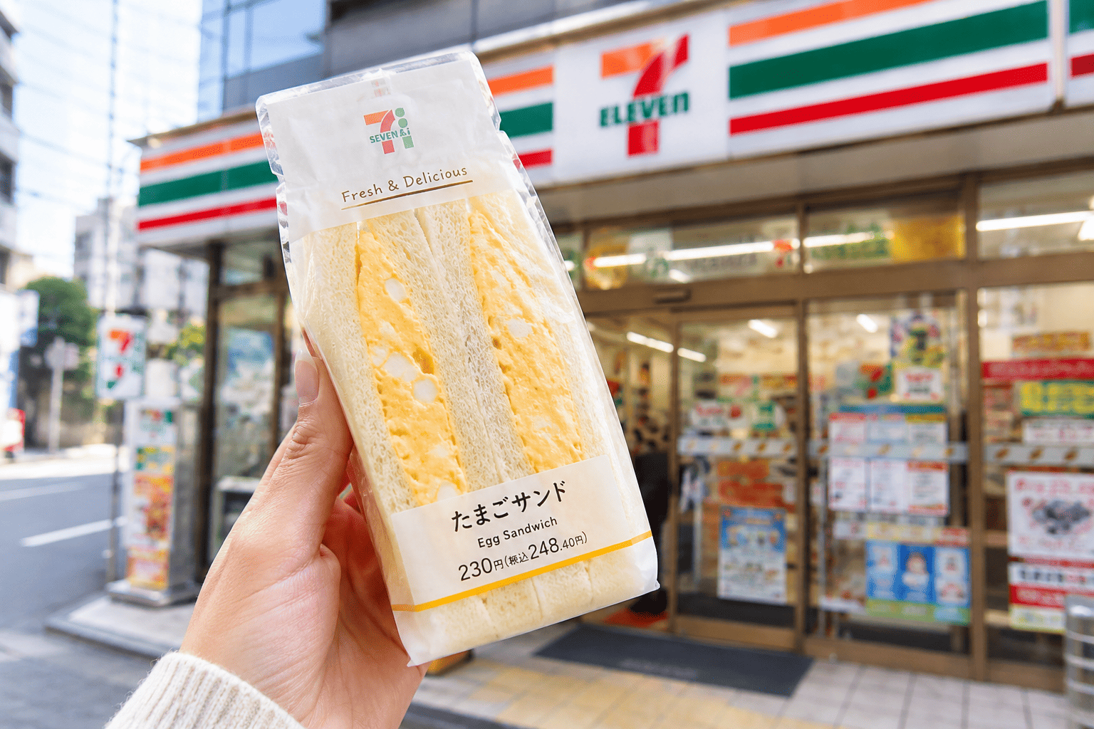 I konbini giapponesi. Cosa comprare, cosa mangiare e tutti i segreti dei minimarket in Giappone I konbini giapponesi. Cosa comprare, cosa mangiare e tutti i segreti dei minimarket in Giappone